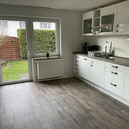 Guest house Wunderschones Haus Mit Garten Fur 10 Personen